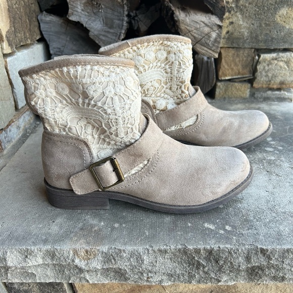 Women's Lace-Trimmed Tan Ankle Boots by Mudd Sz-8. M - Picture 4 of 8